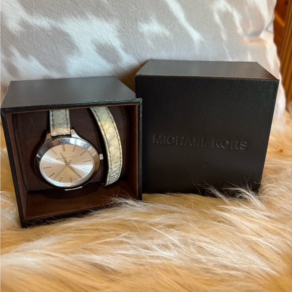 Michael Kors Runway Leather Snake Skin Wrist Watch for Women - Picture 1 of 4